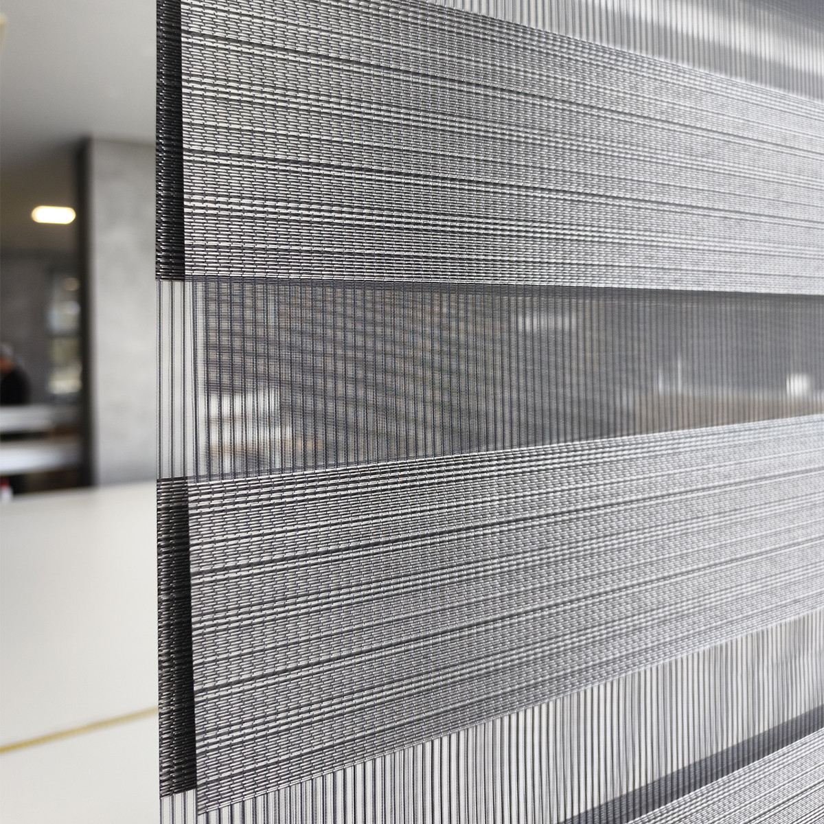 Διπλό ρόλερ Zebra TRB9 Ασημί-Μαύρο με ανάγλυφη μαύρη γραμμή στο δίχτυ ΖΑ17